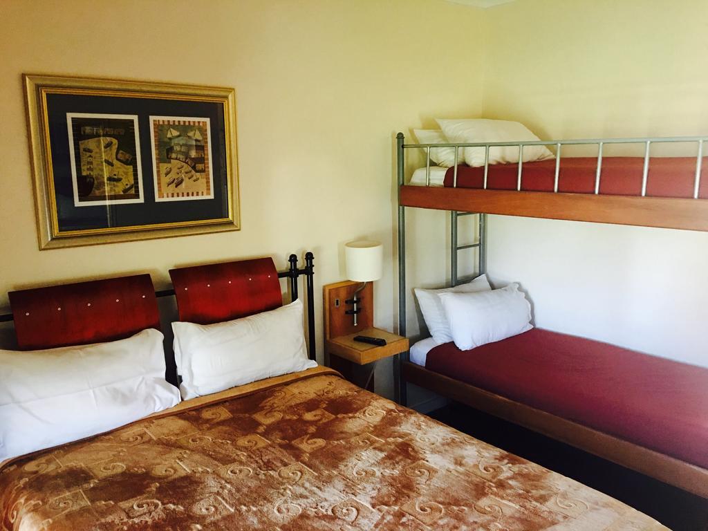 Travel Inn קרונסטד מראה חיצוני תמונה